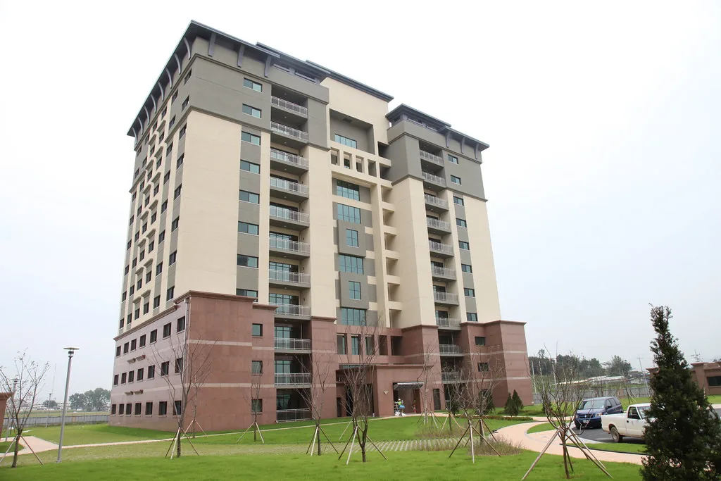 řez architektonickým modelem domu s patry