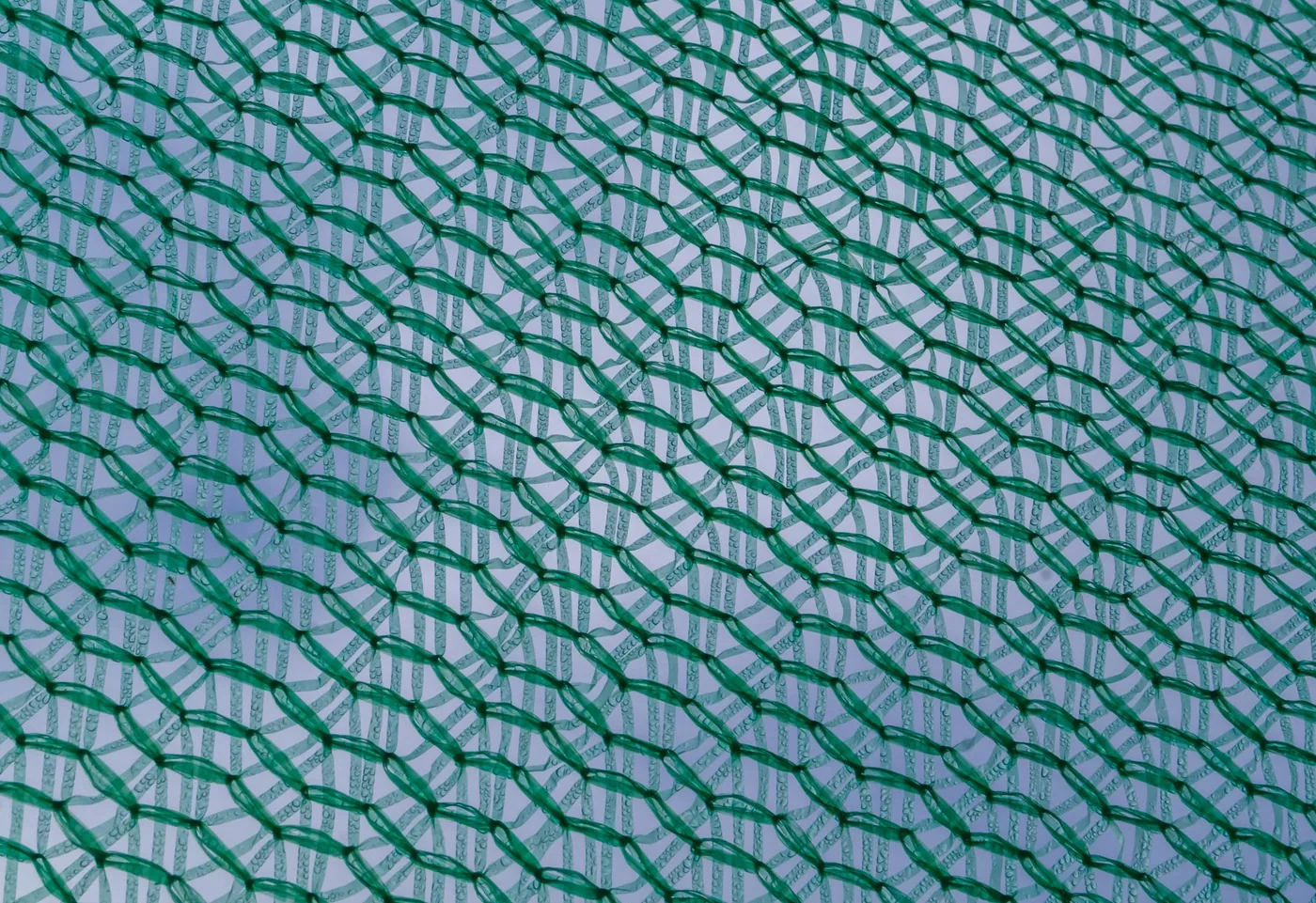 detail zelené stínicí tkaniny s pletivem