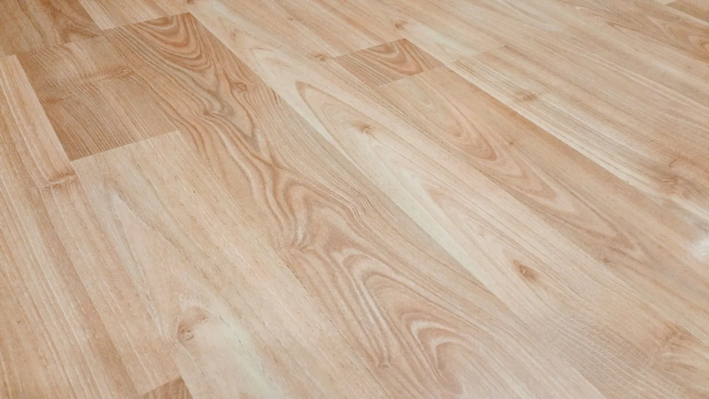 detail podlahy s dřevěným vzorem